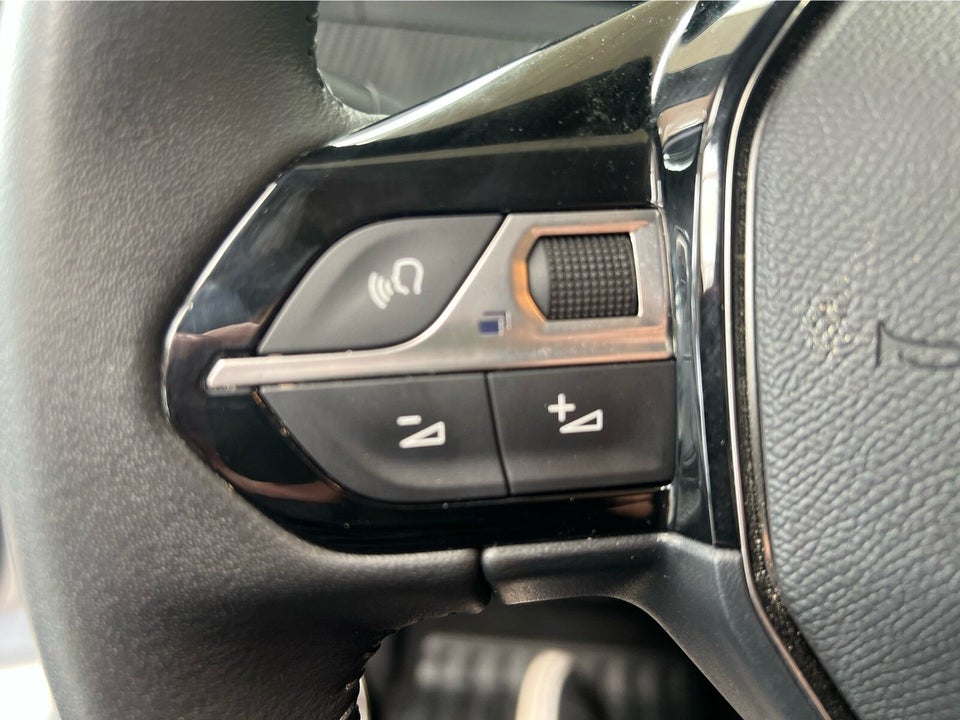 Peugeot e-208 50 Style 5d