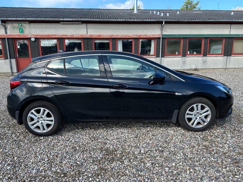 Opel Astra 1,6 T 200 Dynamic 5d