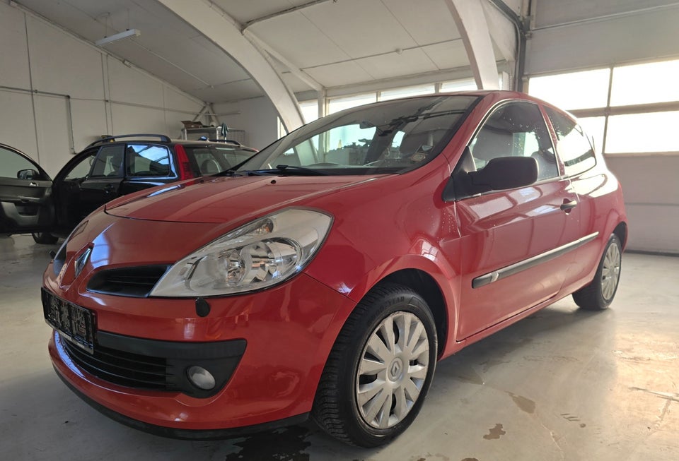 Renault Clio III 1,2 16V Authentique 3d