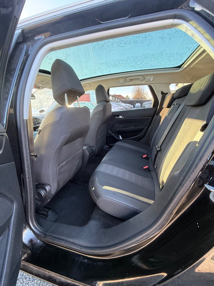 Peugeot 308 1,6 BlueHDi 120 Allure Sky SW 5d