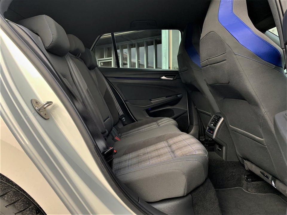 VW Golf VIII 1,4 GTE DSG 5d