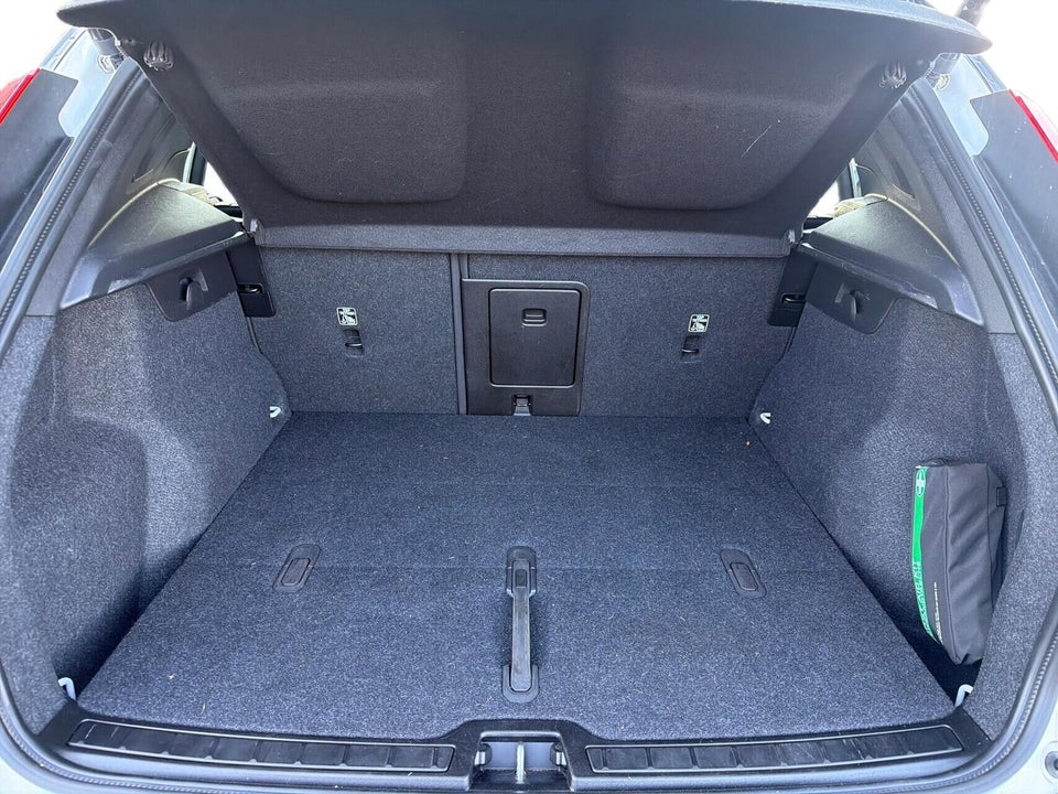 Volvo XC40 ReCharge Extended Range Plus 5d