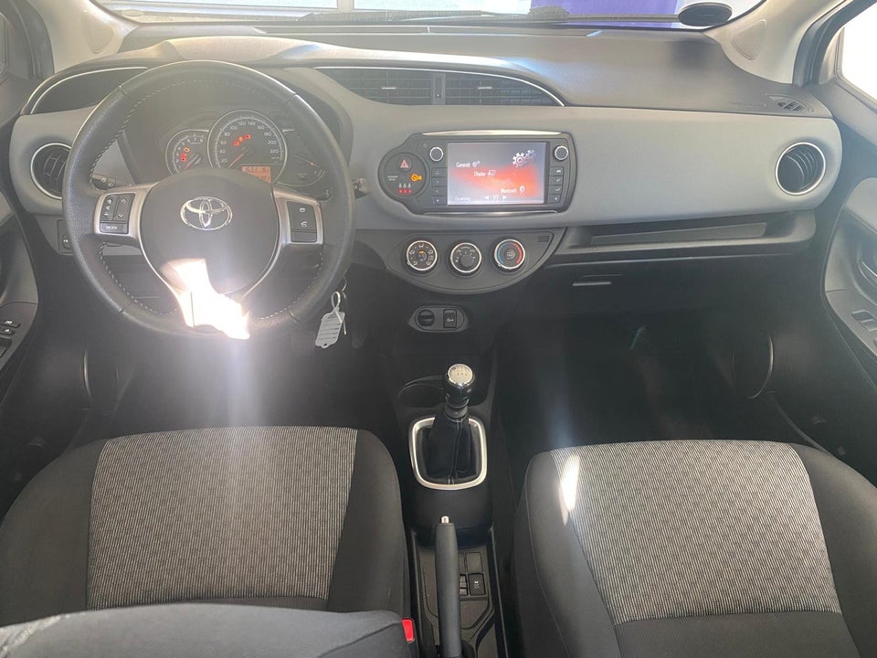 Toyota Yaris 1,3 VVT-i T2 5d