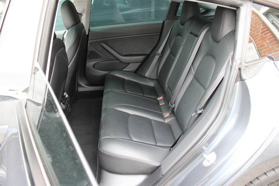 Tesla Model 3 Long Range AWD 4d