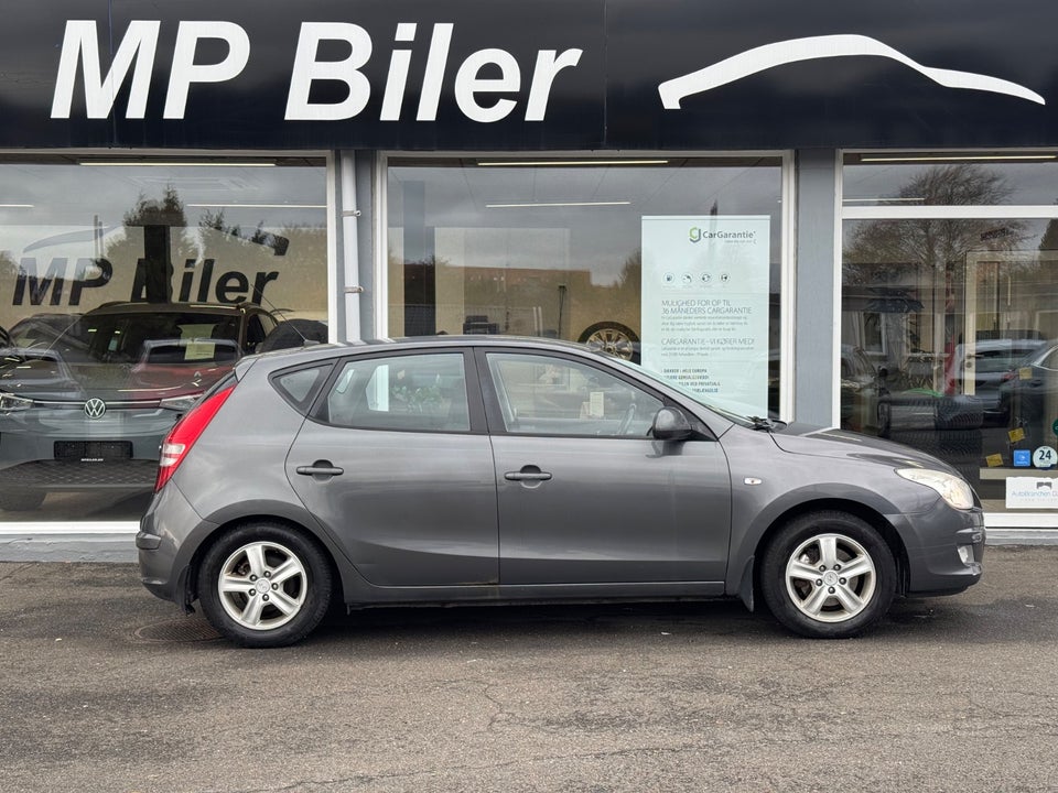 Hyundai i30 1,6 CRDi 90 Classic 5d