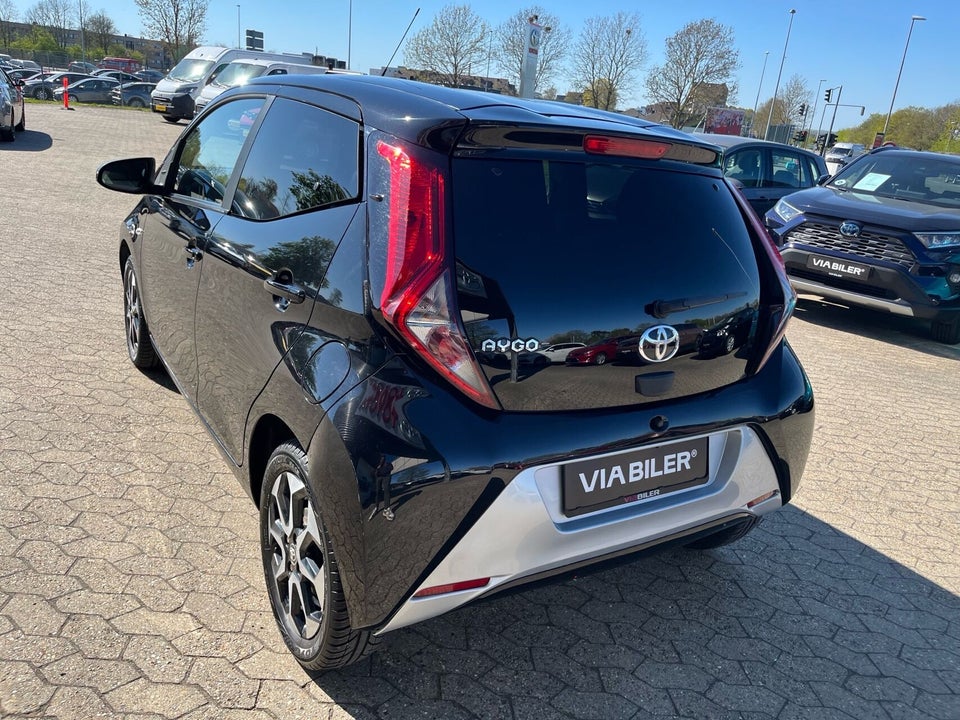 Toyota Aygo 1,0 VVT-i x-clusiv x-shift 5d