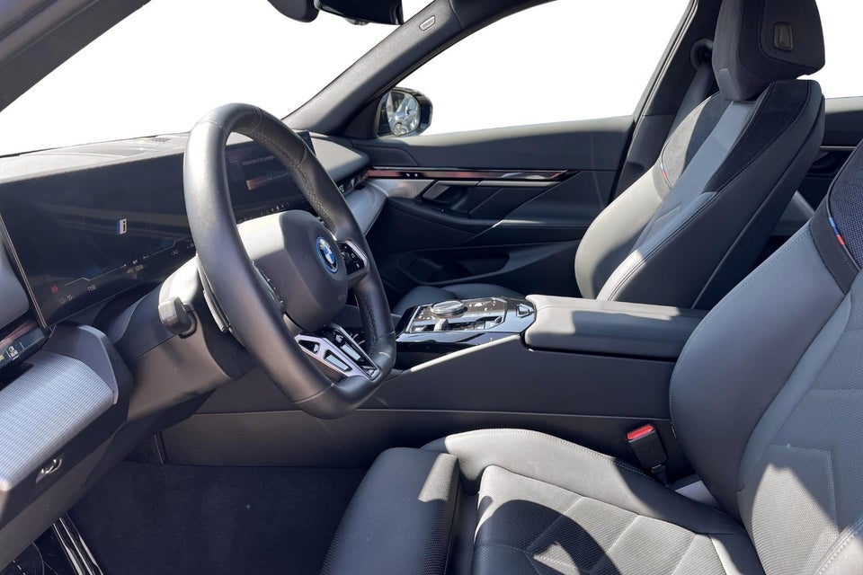 BMW i5 eDrive40 M-Sport 4d