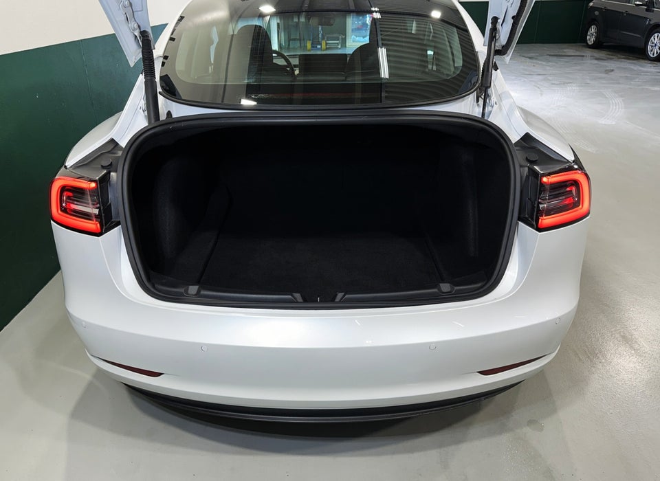 Tesla Model 3 Standard Range+ RWD 4d