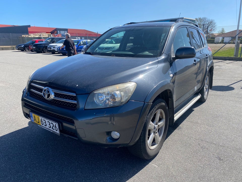Toyota RAV4 2,2 D-CAT 177 4x4 Van 5d