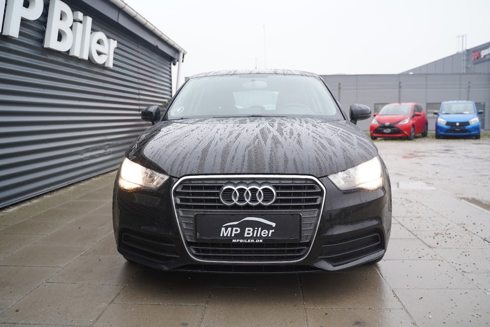 Audi A1 1,6 TDi 90 Attraction Sportback 5d