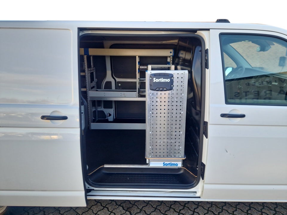 VW Transporter 2,0 TDi 110 Kassevogn lang