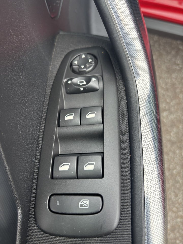 Peugeot 2008 1,5 BlueHDi 100 Allure Sky 5d