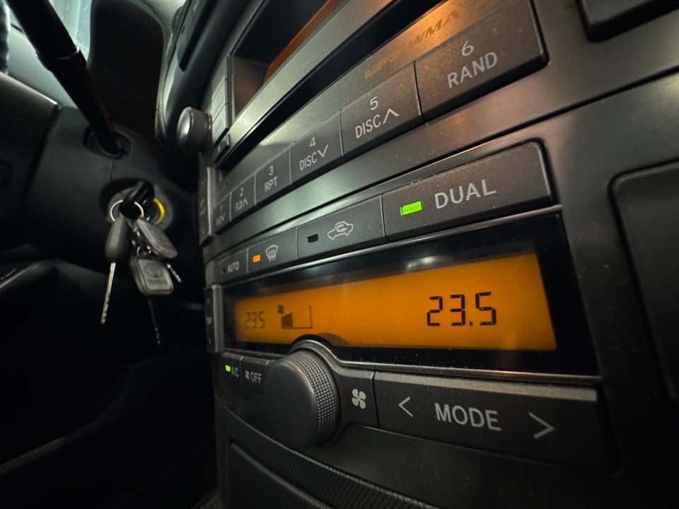 Toyota Avensis 2,2 D-CAT 177 Executive stc. 5d