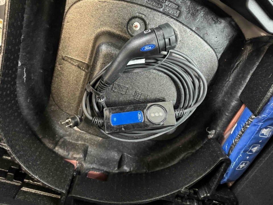 Ford Kuga 2,5 HEV ST-Line X CVT 5d