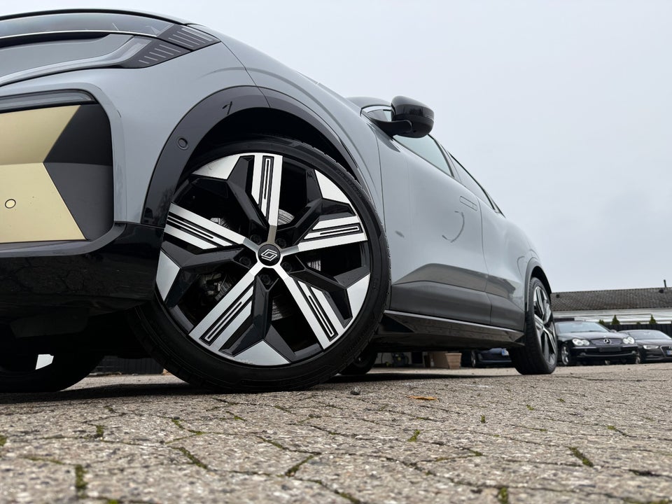 Renault Megane E-Tech 60 Iconic 5d