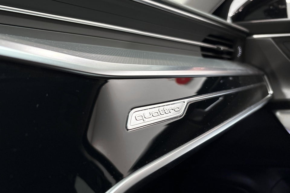 Audi A6 50 TFSi e Sport Prestige Avant quattro S-tr. 5d