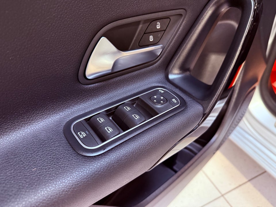 Mercedes A200 1,3 Progressive Line aut. 5d