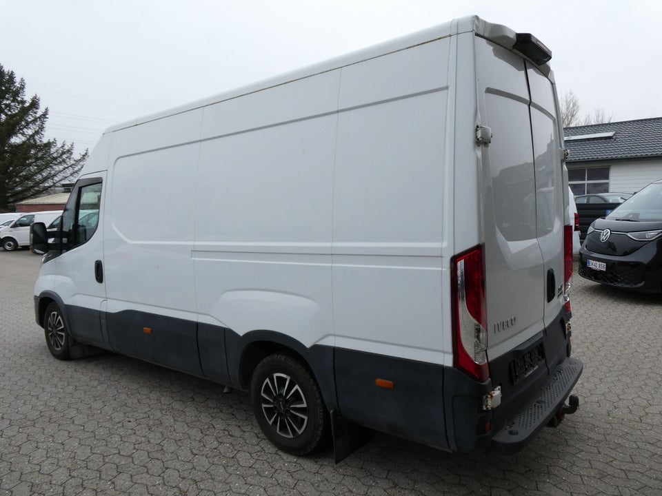 Iveco Daily 2,3 35S16 12m³ Van AG8