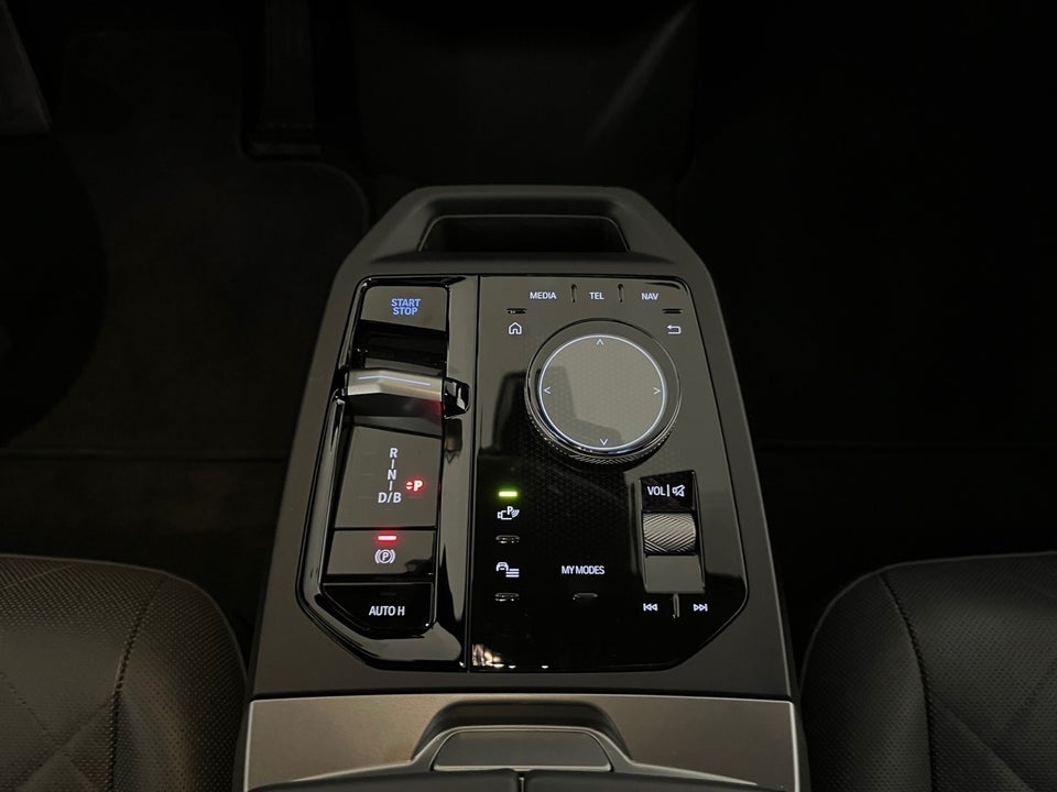 BMW iX xDrive40 Supercharged 5d