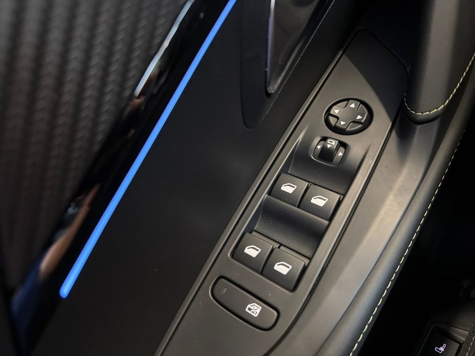 Peugeot e-208 54 GT 5d