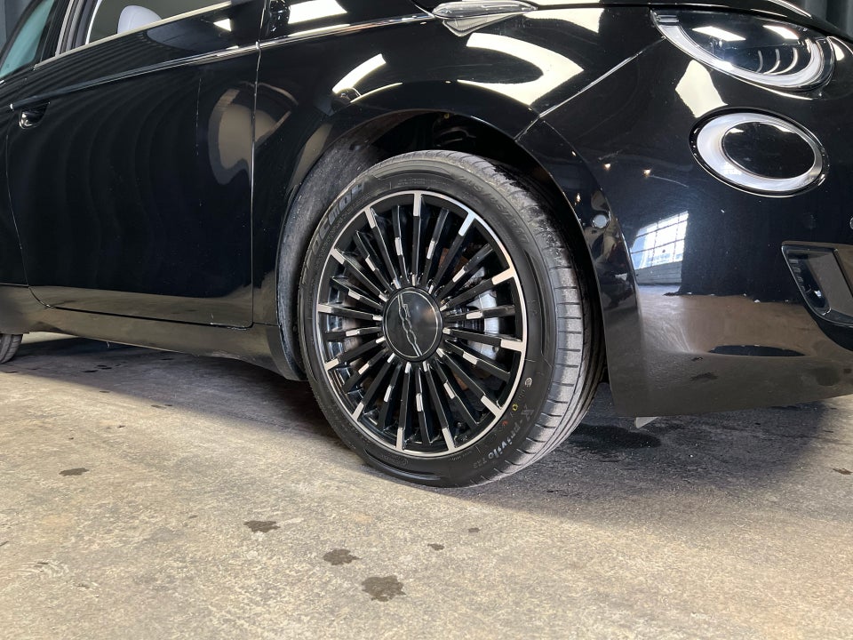 Fiat 500e 42 la Prima by Bocelli 3d