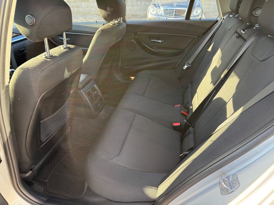 BMW 320i 2,0 Touring Advantage aut. 5d