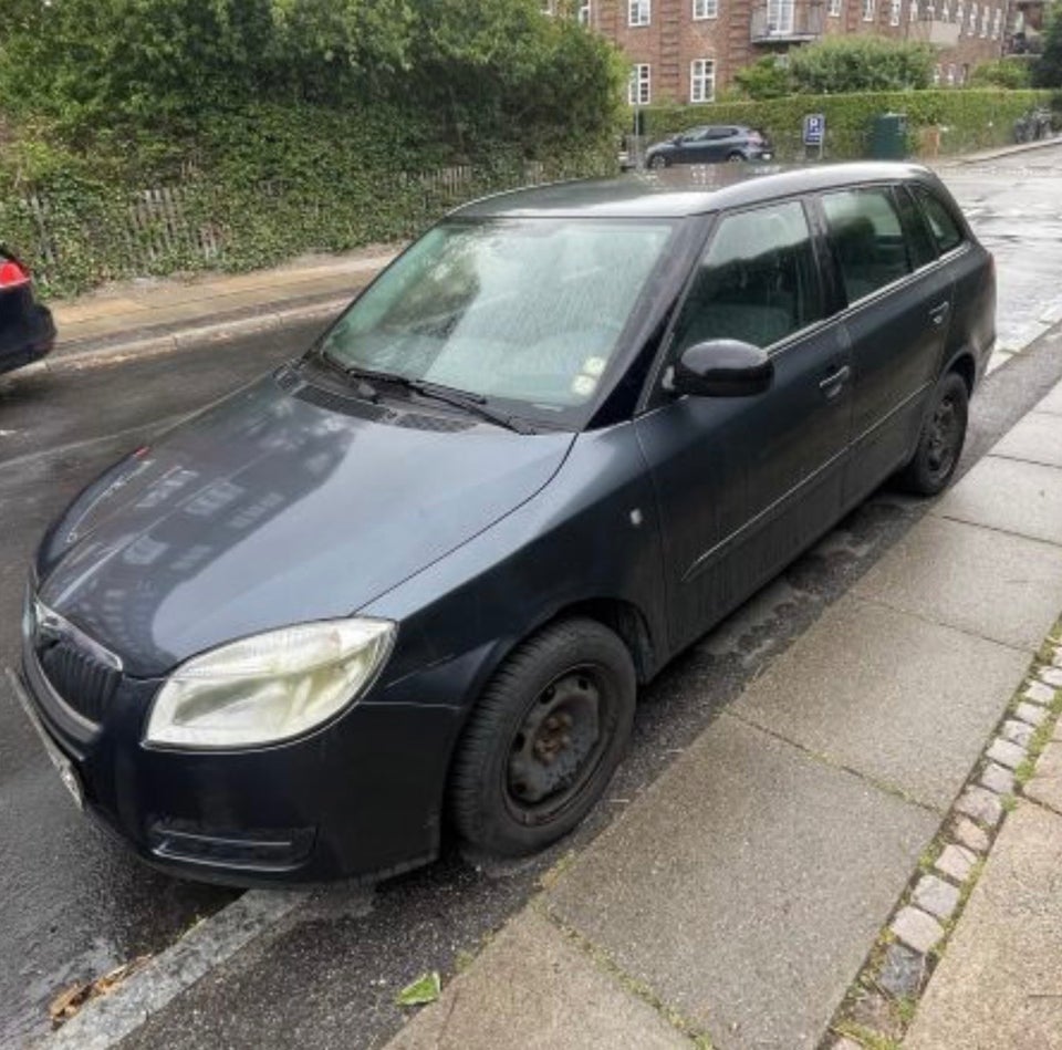 Skoda Fabia 1,4 16V Ambiente Combi 5d