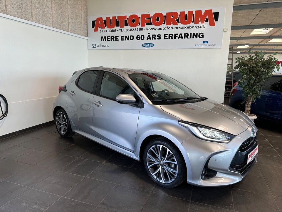 Toyota Yaris 1,5 Hybrid Executive e-CVT 5d