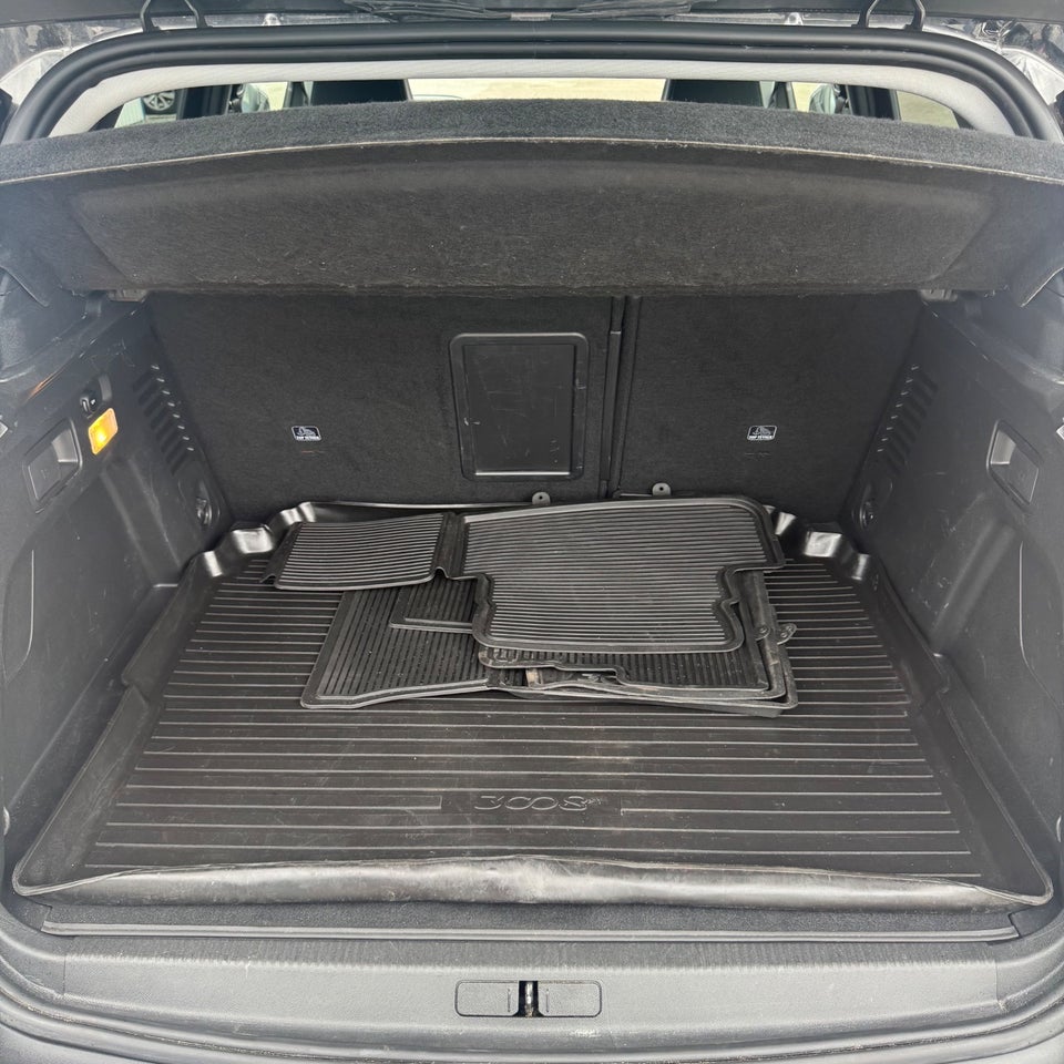 Peugeot 3008 1,6 Hybrid First Selection EAT8 5d