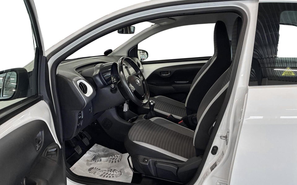 Toyota Aygo 1,0 VVT-i x-plore 5d