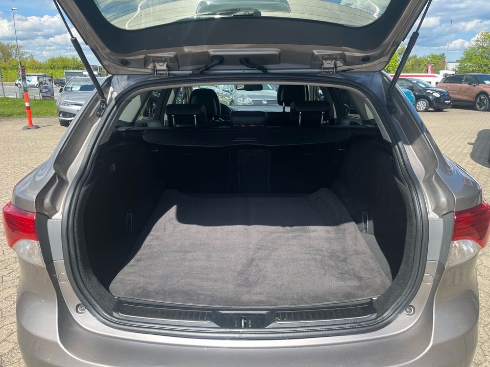 Toyota Avensis 1,8 VVT-i T2 Premium Touring Sports 5d