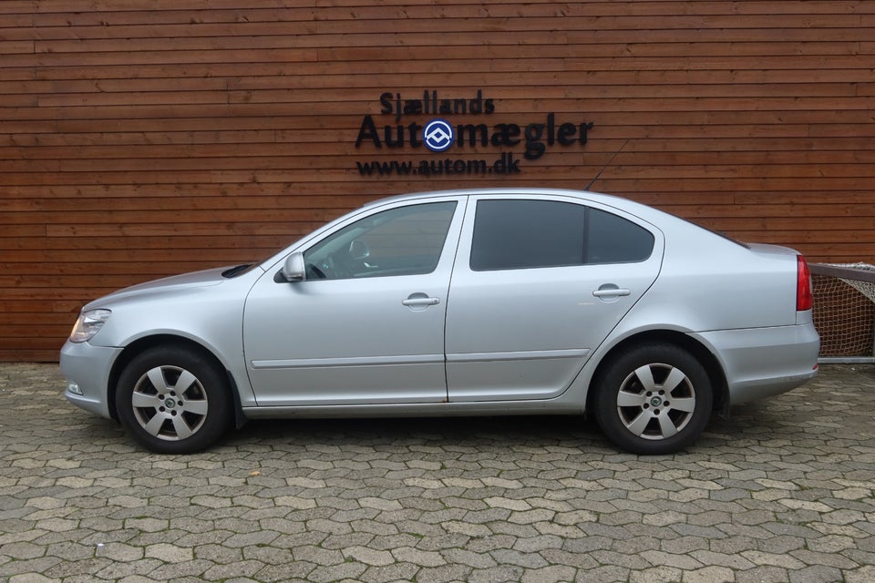 Skoda Octavia 1,6 TDi 105 Elegance 5d