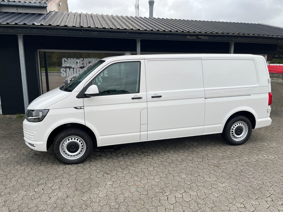 VW Transporter 2,0 TDi 150 Kassevogn lang