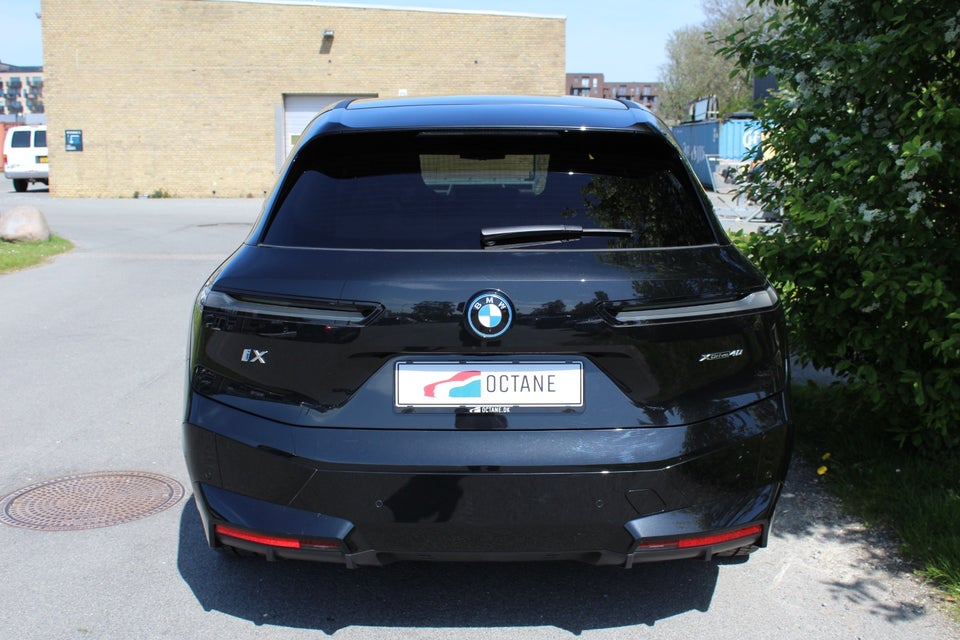 BMW iX xDrive40 Fully Charged Sport 5d