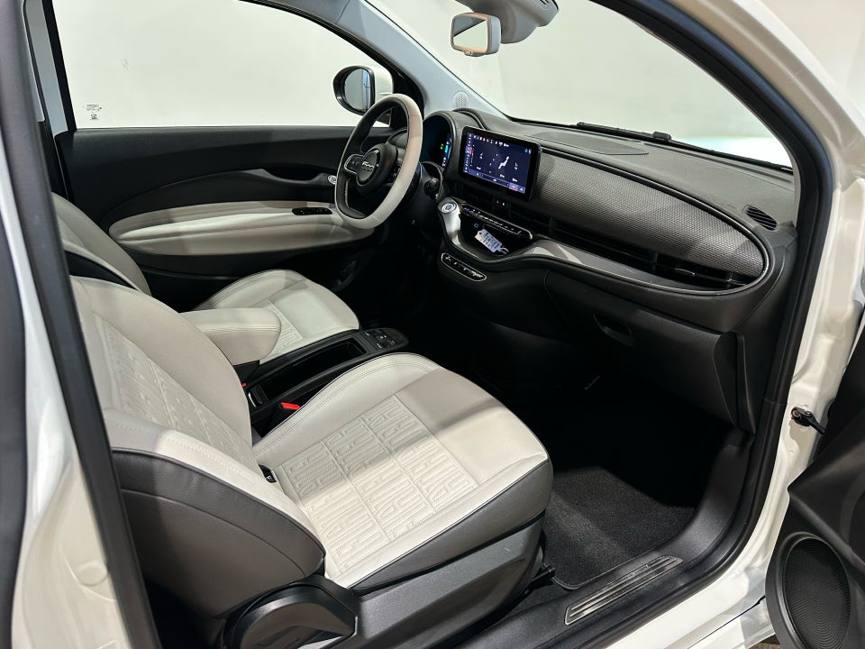 Fiat 500e 42 la Prima by Bocelli 3+1 4d