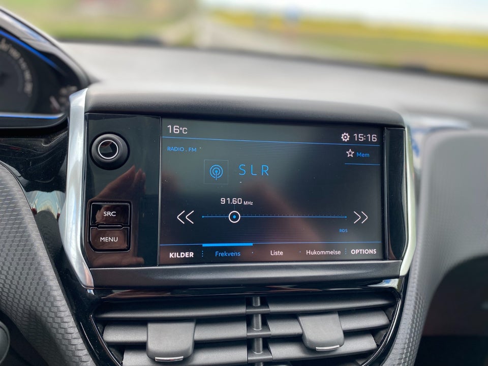 Peugeot 2008 1,6 BlueHDi 100 Allure Sky 5d