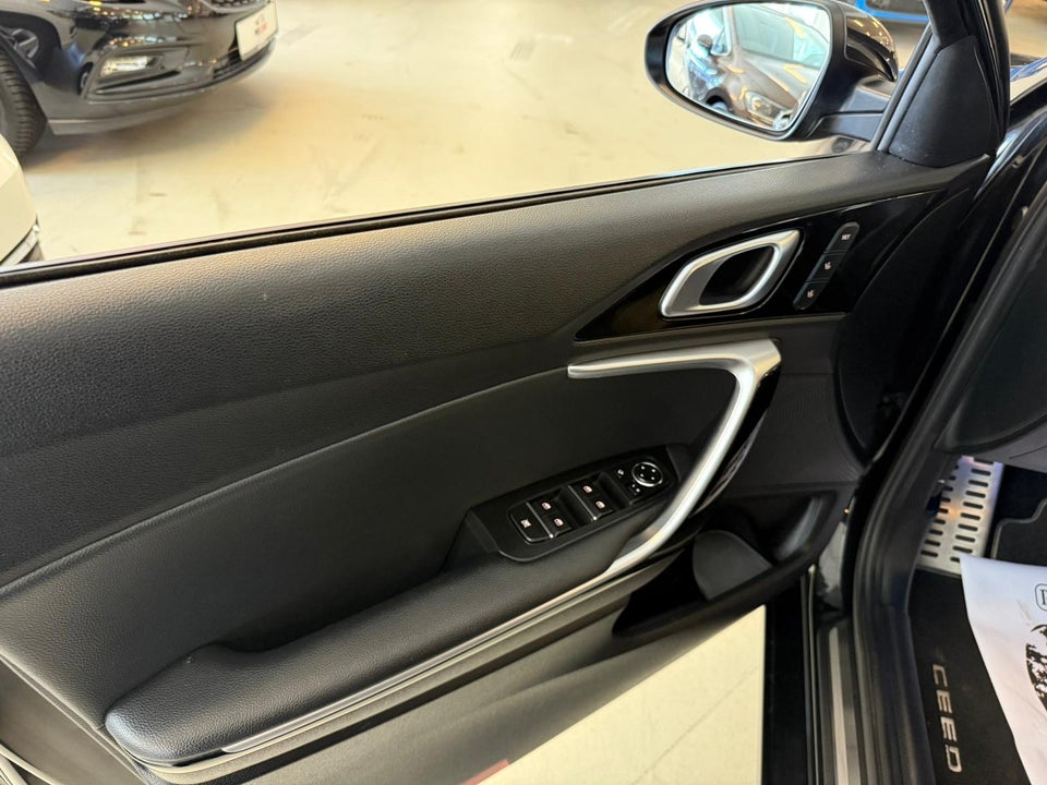 Kia Ceed 1,6 PHEV Upgrade Intro SW DCT 5d