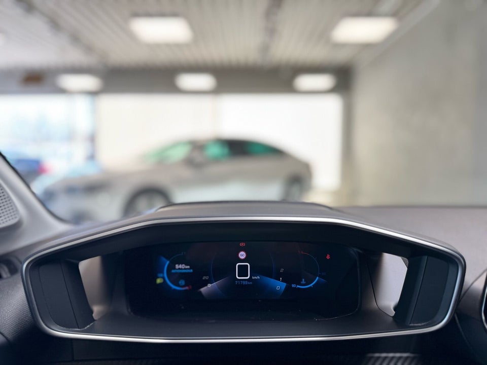 Peugeot 208 1,2 PureTech 100 Allure Sky 5d