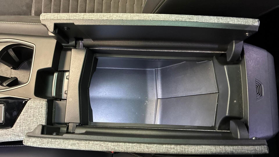 Peugeot e-3008 77 GT 5d