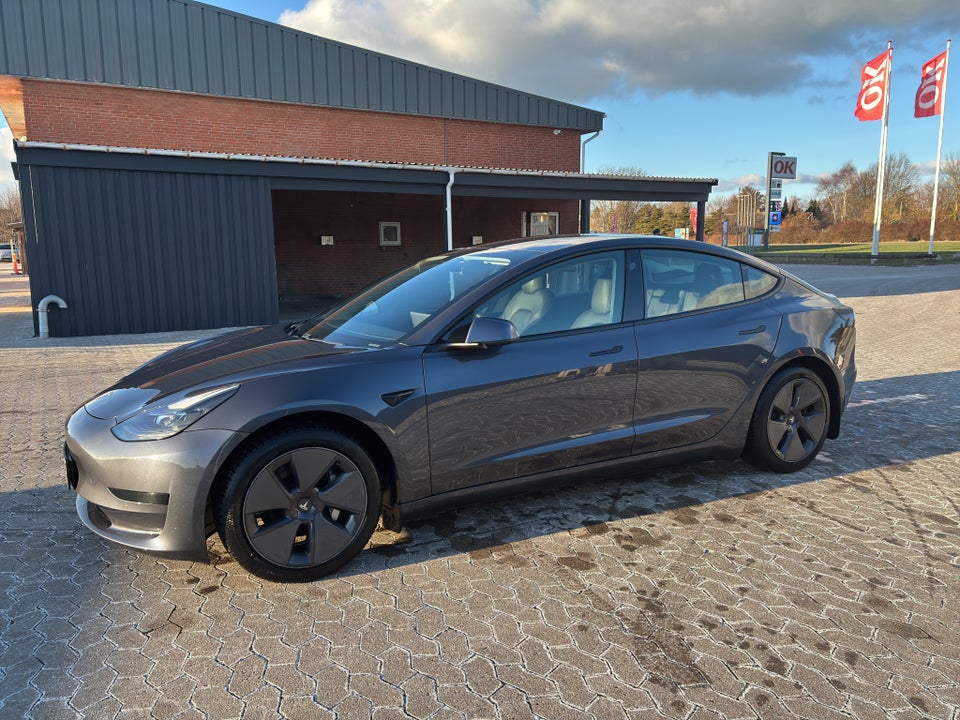 Tesla Model 3 Standard Range+ RWD 4d