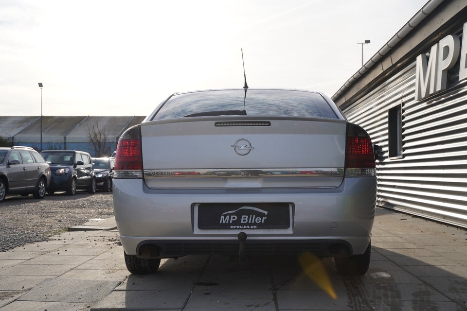 Opel Vectra 2,2 Direct Sport 5d