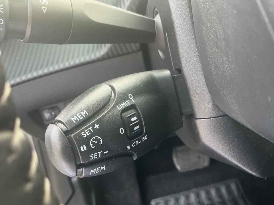 Peugeot e-208 50 Allure 5d