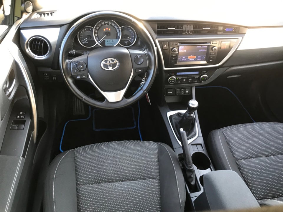 Toyota Auris 1,3 VVT-i T2 5d