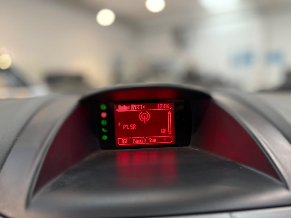 Ford Fiesta 1,6 Ti-VCT Titanium 5d