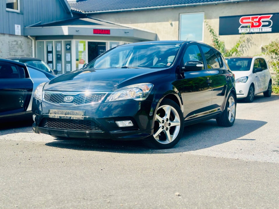 Kia Ceed 1,6 CRDi 128 Sport 5d