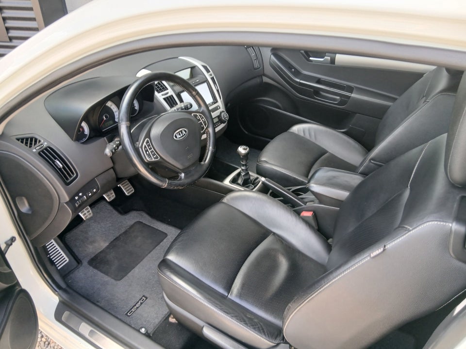 Kia Ceed 1,6 CRDi Sport 5d