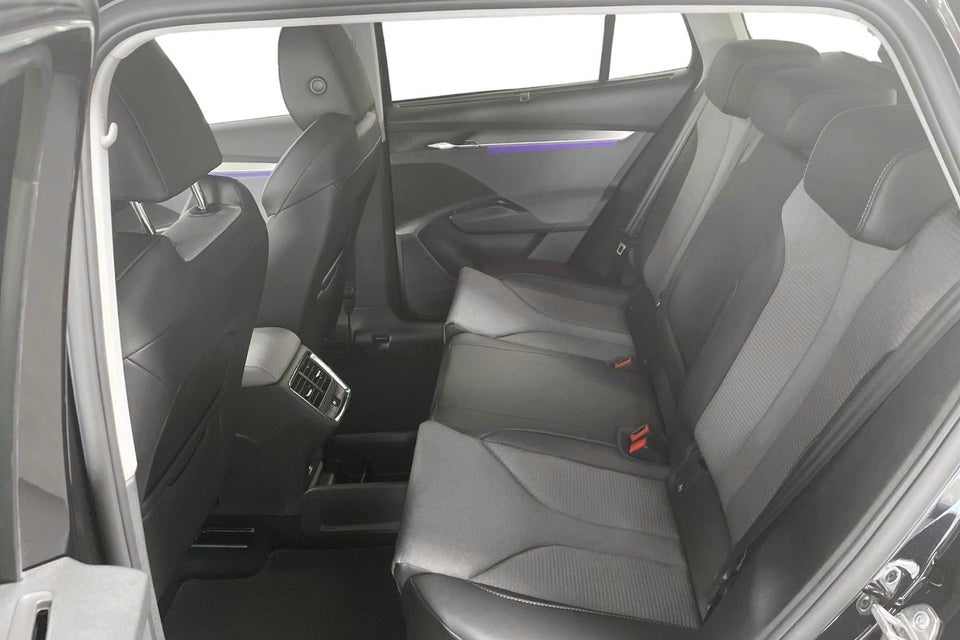 Skoda Enyaq 50 iV Loft 5d