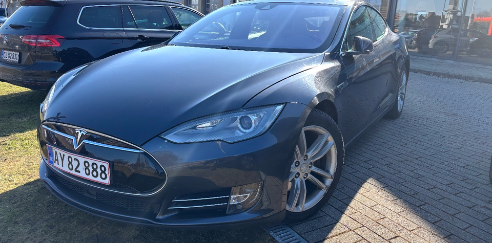 Tesla Model S 90D 5d
