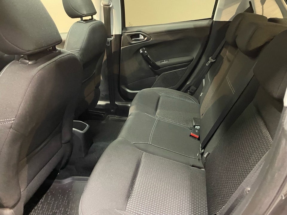Peugeot 208 1,2 PureTech 82 Selection Sky 5d