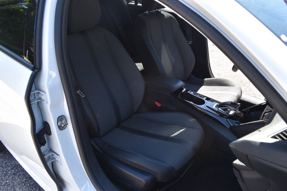 Peugeot 208 1,2 PureTech 100 Allure EAT8 5d